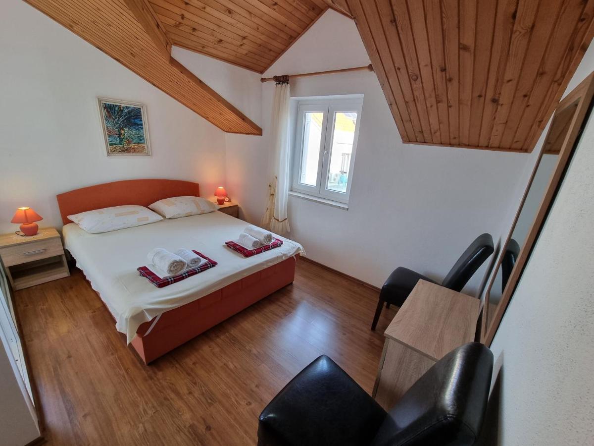 Apartments Banic Постира Екстериор снимка