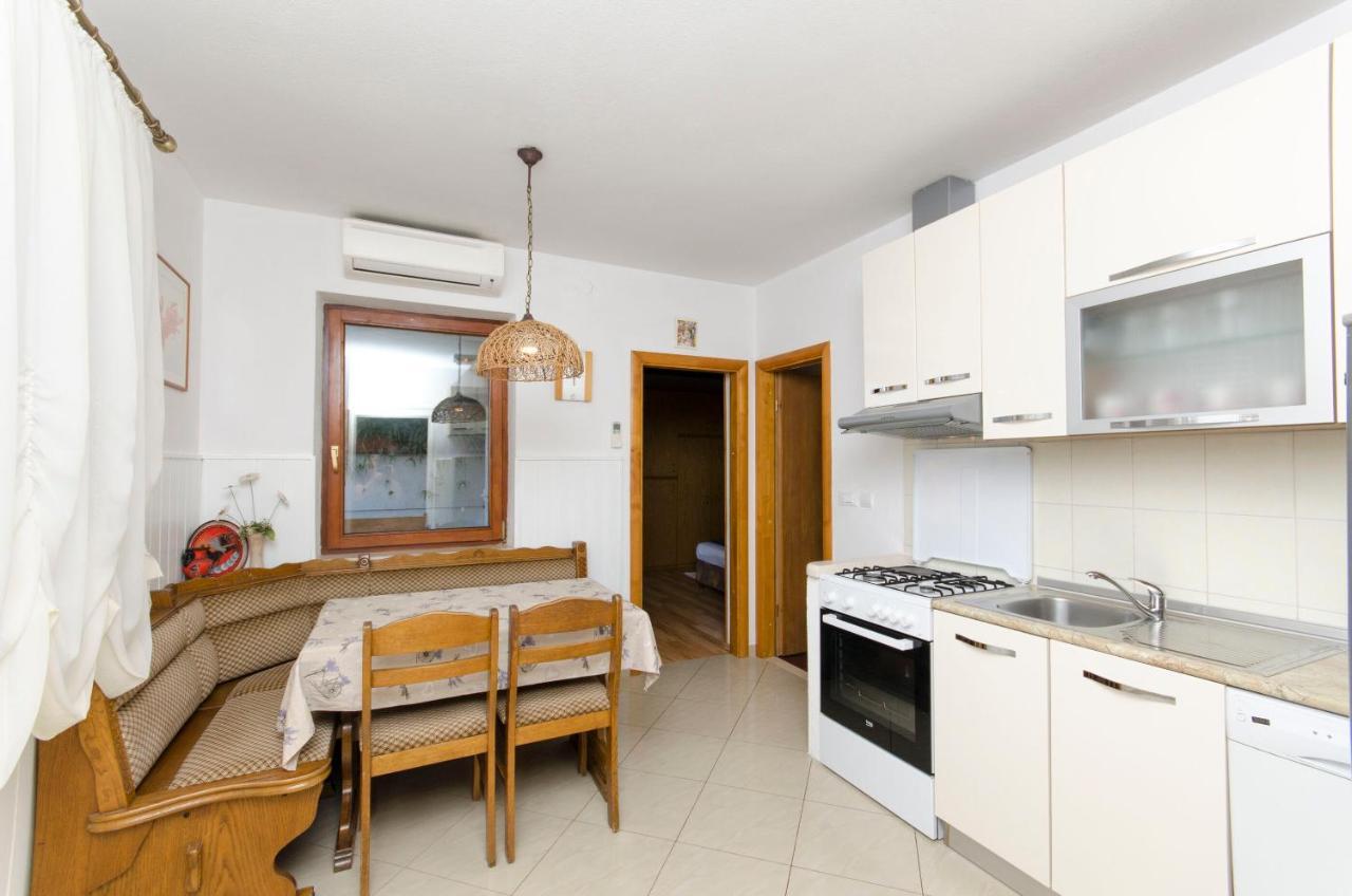 Apartments Banic Постира Екстериор снимка